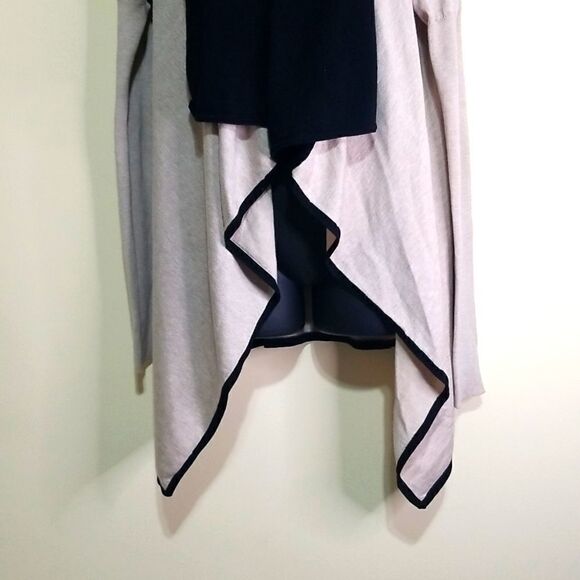 Cyrus Tan& Black Cardigan Sweater size Large - Picture 5 of 8